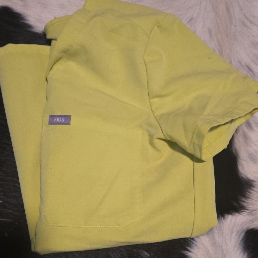 Figs Bright Green Scrub Set